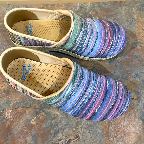 Excellent Vegan Dansko Clogs - Picture 1 of 11